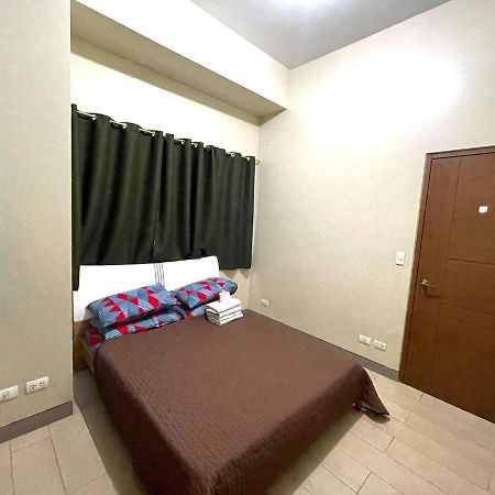 Lovely 2 Bed Room Condo Infront Of Naia Terminal 3 Manila Exteriör bild
