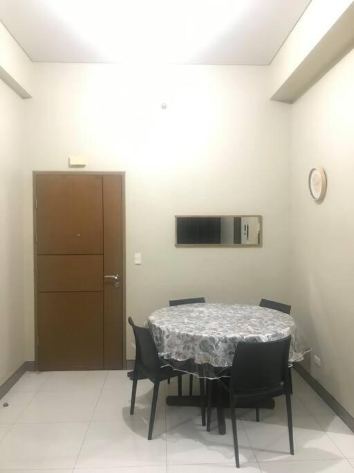 Lovely 2 Bed Room Condo Infront Of Naia Terminal 3 Manila Exteriör bild