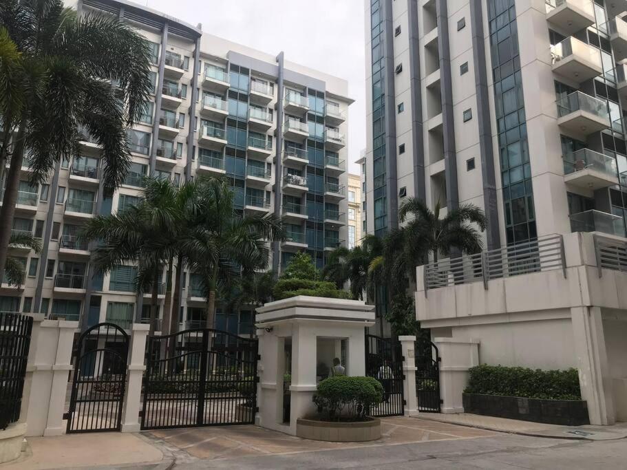 Lovely 2 Bed Room Condo Infront Of Naia Terminal 3 Manila Exteriör bild