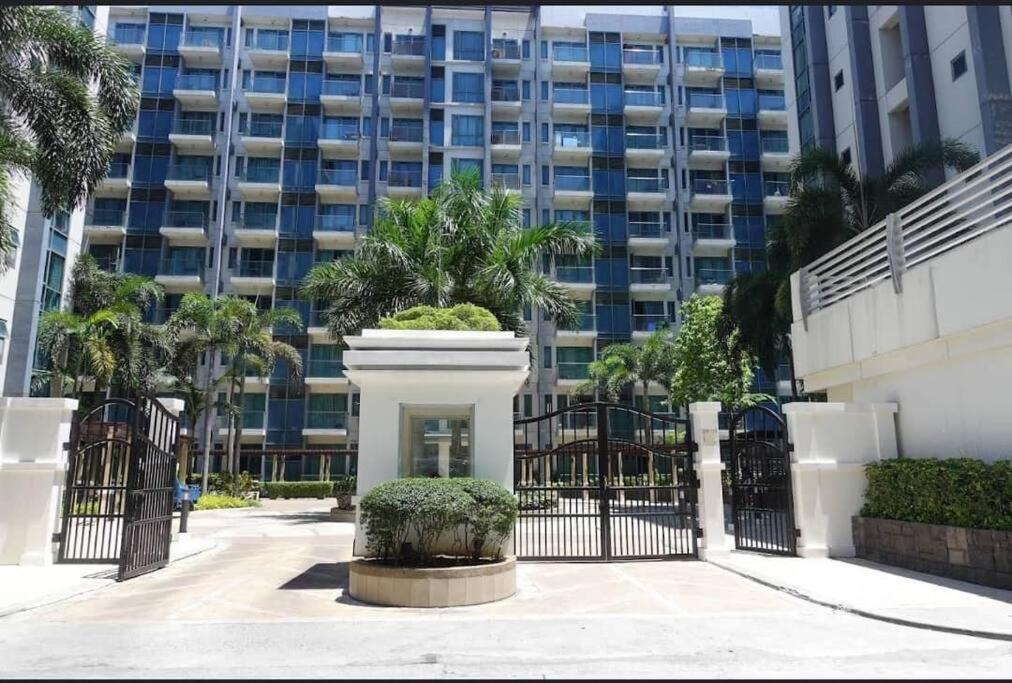 Lovely 2 Bed Room Condo Infront Of Naia Terminal 3 Manila Exteriör bild