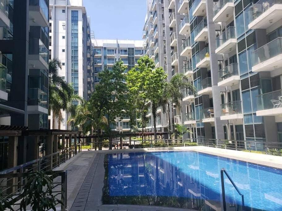 Lovely 2 Bed Room Condo Infront Of Naia Terminal 3 Manila Exteriör bild