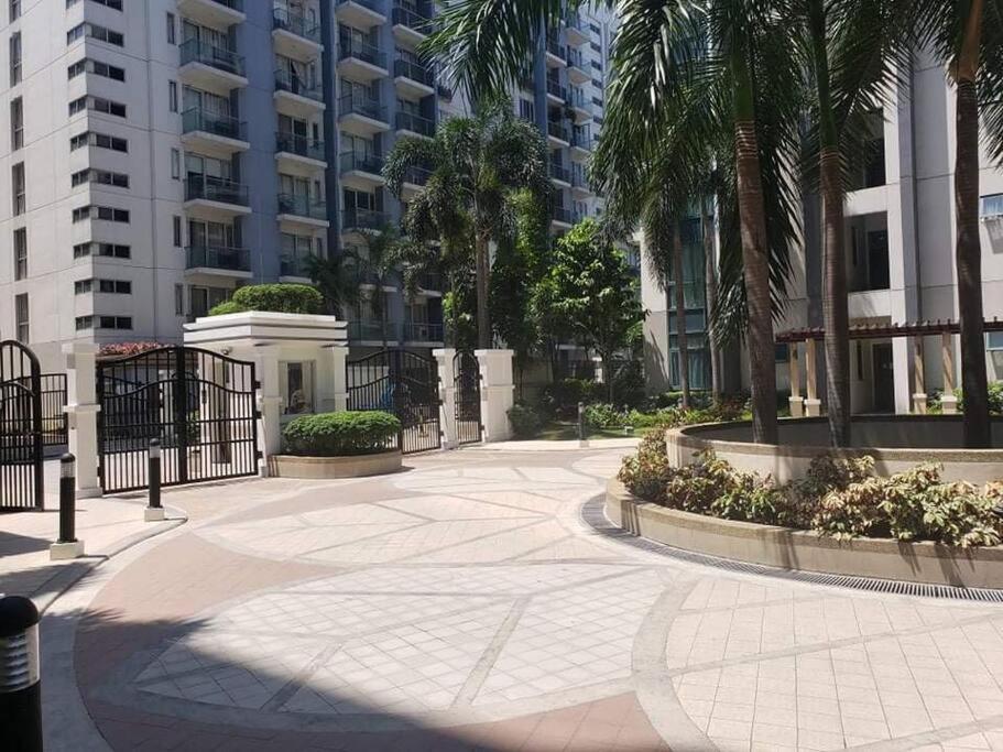 Lovely 2 Bed Room Condo Infront Of Naia Terminal 3 Manila Exteriör bild